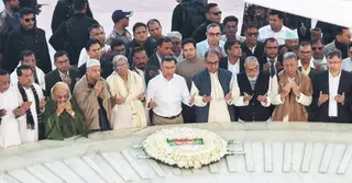 জিয়াউর রহমানের কবর জিয়ারত করেছেন তারেক রহমান